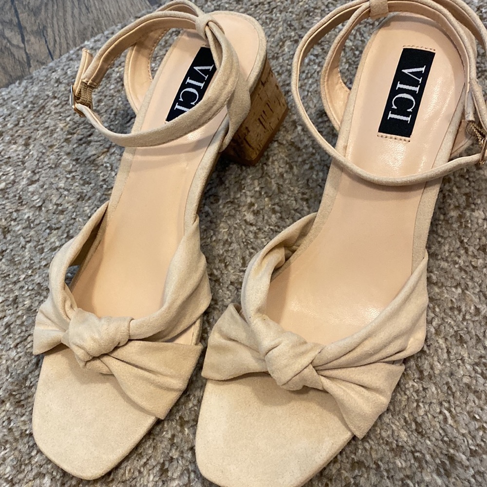 VICI brand new size 8 heels